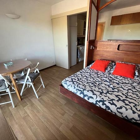 studio meublé sur le port de Hyères Extérieur photo