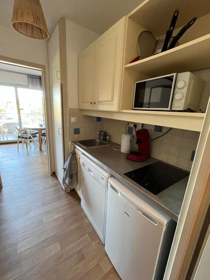 studio meublé sur le port de Hyères Extérieur photo