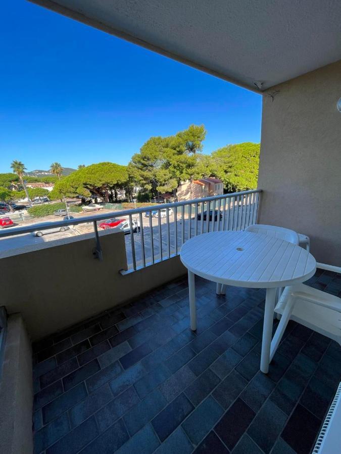 studio meublé sur le port de Hyères Extérieur photo
